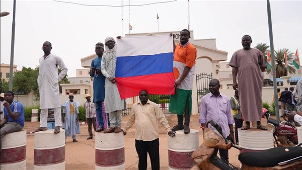 رفع العلم الروسي