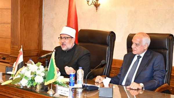 وزير الأوقاف ومحافظ