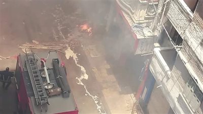 حريق هائل بمحل تجاري لبيع السلع الغذائية بمحرم بك بالإسكندرية 