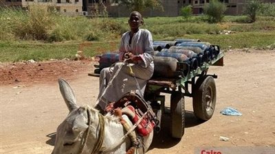 في عز الحر.. مسن يبيع أنابيب من 27 عامًا بالأقصر: أكل الحلال مش بالساهل