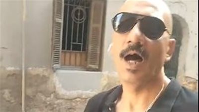 شاهد عيان في واقعة مقتل شاب على يد خاله بالجيزة: بقالهم 5 سنين بيتخانقوا على بيت من الورث | بث مباشر