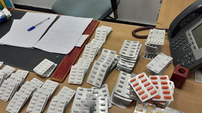 ضبط راكب بحوزته أقراص لعقاقير مدرجة بجدول المخدرات بمطار القاهرة