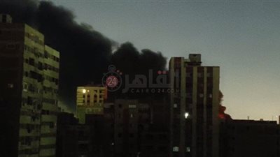 الدفع بسيارات الإطفاء للسيطرة على حريق مصنع بلاستيك بالسلام 