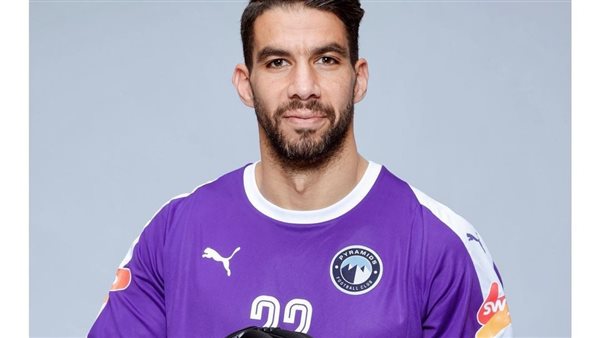 بيراميدز يعلن تمديد عقد شريف إكرامي حارس الفريق