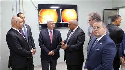 وزير التعليم العالي يفتتح عددًا من المشروعات والمنشآت الطبية بجامعة بنها 