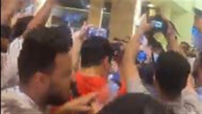 وسط تزاحم الجمهور.. المئات ينتظرون وصول محمد رمضان لحضور العرض الخاص لفيلم  ع الزيرو بمول مصر| بث مباشر 