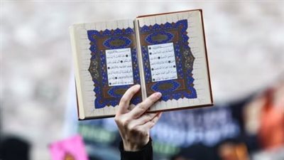 بعد استدعاء السفراء وحملات الغضب بالشرق الأوسط.. الدنمارك تقرر منع المتطرفين من حرق المصحف الشريف