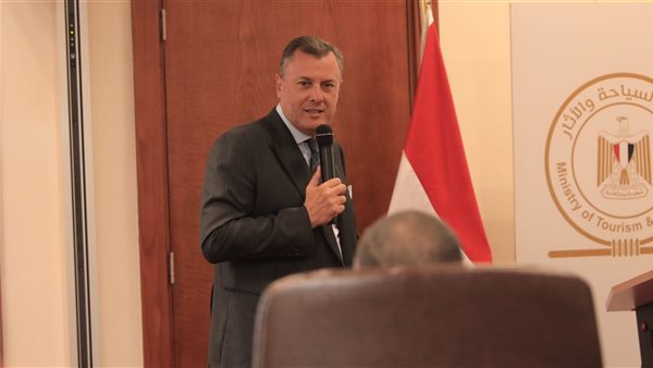 وزير السياحة والآثار