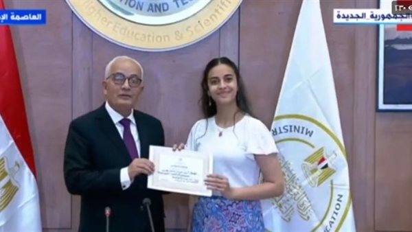  وزير التعليم يكرم