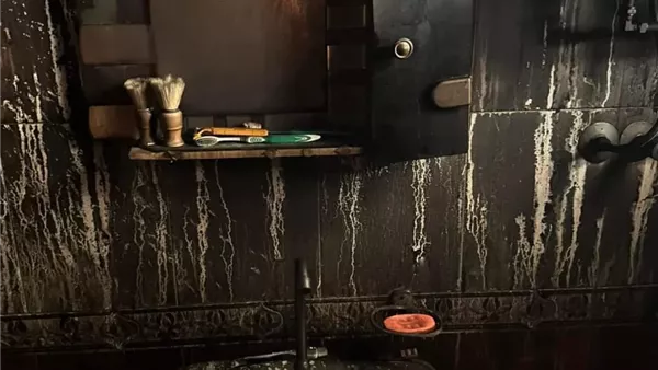 المنزل المحترق