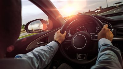 6 مشاكل تسبب اهتزاز مقود السيارة أثناء القيادة