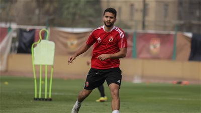 شوبير يُعلن انتقال محمد محمود لـ فيوتشر و3 عروض لنجم الأهلي 