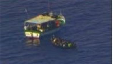 القبض على 4 قراصنة تونسيين هاجموا مركب هجرة لسرقة الركاب من طالبي اللجوء في إيطاليا