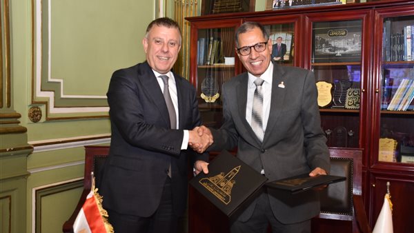 جانب من توقيع البروتوكول