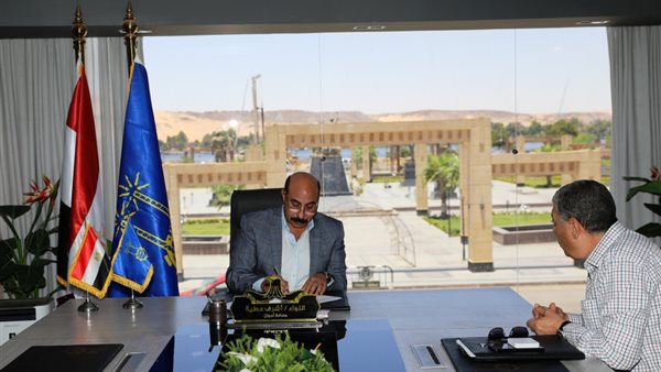 محافظ أسوان