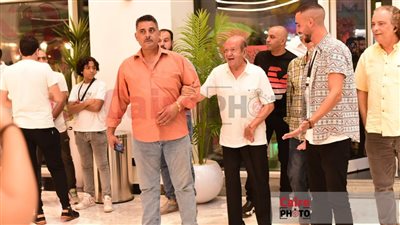 رغم صعوبة حركته.. لطفي لبيب يحرص على حضور العرض الخاص بفيلم البريمو