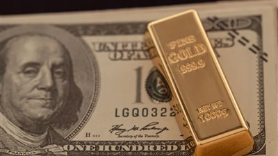 الذهب يتراجع عالميا ويصل لأدنى مستوى منذ 4 أسابيع