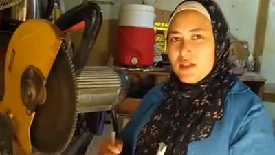 الجميلة والمنشار.. قصة كفاح الأسطى ندى 12 عاما في عشق صناعة الألوميتال بالمنوفية| بث مباشر 