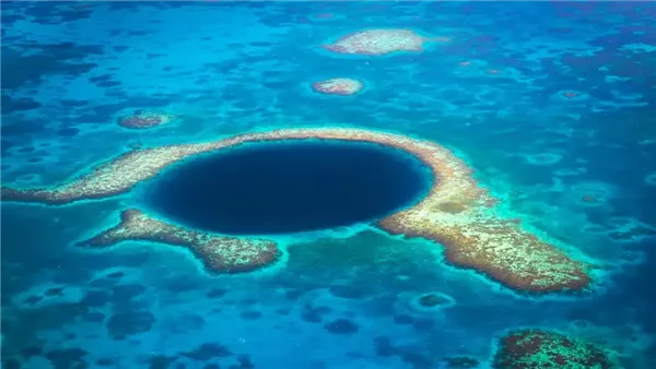 حفرة ضخمة بجزر الكاريبي