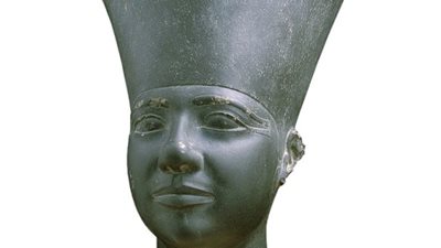 المتحف المصري بالتحرير يعرض رأس تمثال للملك أوسركاف 