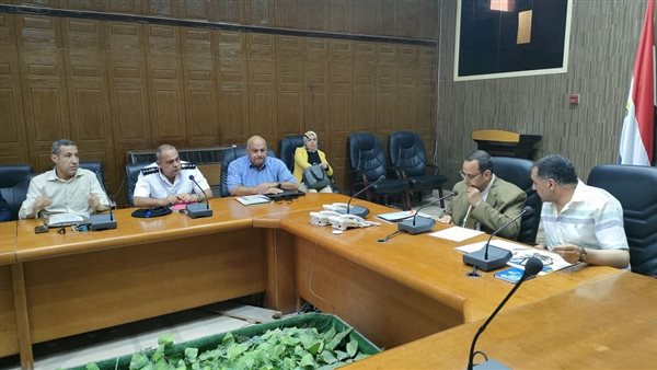 جانب من اجتماع المحافظ