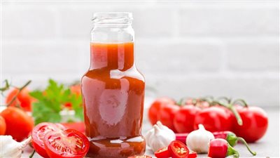طريقة عمل الكاتشب بالصلصة بدون خل.. الصلاحية تصل إلى 5 أيام في الثلاجة