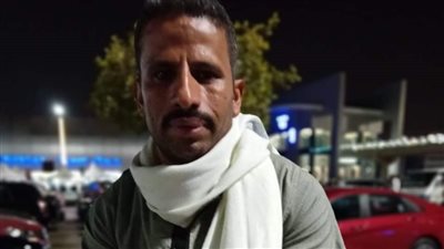 الرزمة 50 ألف دولار.. سائق بالمنيا يعثر على حقيبة بها دولارات وجنيهات داخل المطار ويردها لصاحبها