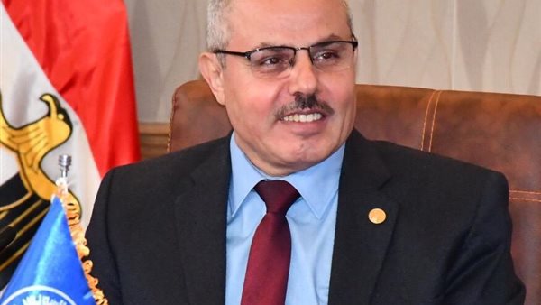 رئيس جامعه قناه السويس