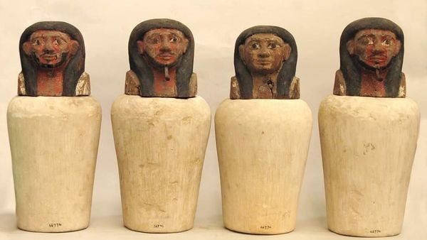 4 أوانٍ كانوبية لأبناء