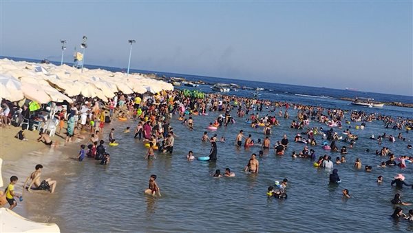اقبال كبير على شواطئ