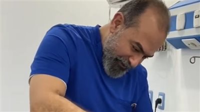 طبيب تجميل ينشر فيديوهات تظهر مناطق حساسة للمرضى يثير الغضب عبر السوشيال ميديا.. ومستخدمون: ربنا يتوب عليك 