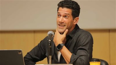 الفنان أحمد مجدي: الممثل والمخرج كلاهما مهم والعلاقة بينهما تكاملية