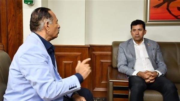 وزير الرياضة يلتقي