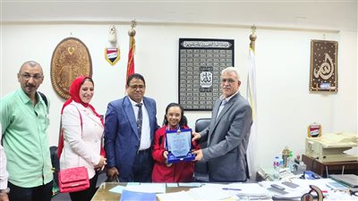 تعليم القاهرة تكرم الطالبة شهد تهامي صاحبة المركز الثاني عالميًا ببطولة ألعاب القوى