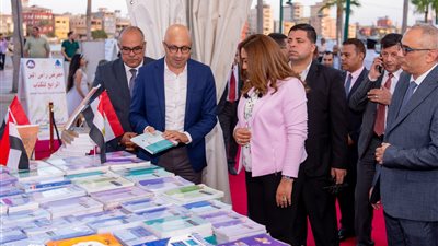 محافظ دمياط ورئيس هيئة الكتاب يفتتحان معرض رأس البر| صور