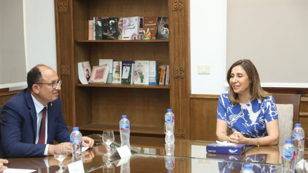 لقاء وزيرة الثقافة