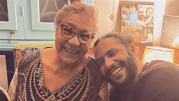 محمد السباعي ووالدته