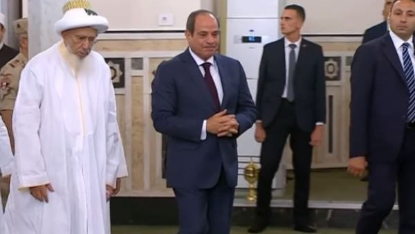  السيسي يصل إلى مسجد