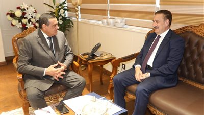 الكهرباء والطرق من أهم الأولويات.. وزير التنمية المحلية يستعرض مع محافظ المنوفية خطة العام المالي الجديد