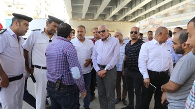 محافظ الجيزة يعاين أعمال رصف وتطوير ورفع كفاءة الطرق أسفل محور عمرو بن العاص بالطالبية والهرم 
