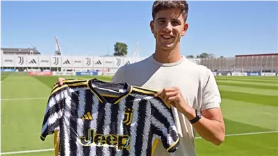 رسميًا.. يوفنتوس يتعاقد مع نجم فالنسيا حتى عام 2026