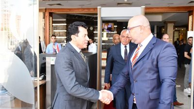 البورصة تبحث التعاون الثنائي مع وزير الشباب والرياضة