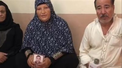 أسرة شاب قُتل على يد عاطل بالقليوبية: ضربه بخشبة فيها مسامير.. عايزين حق ابننا | بث مباشر