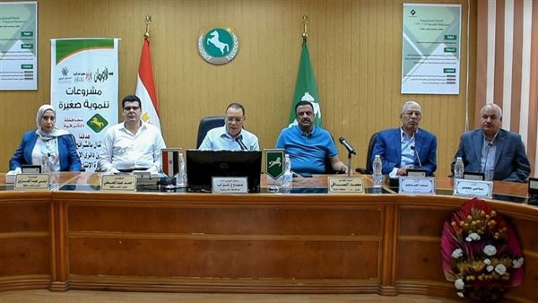 محافظ الشرقية ومساعديه