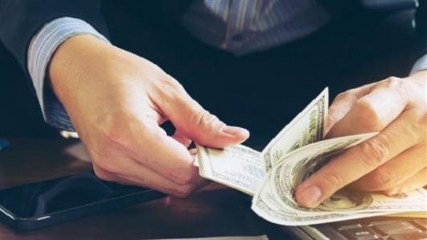 حكم البيع لشخص ماله