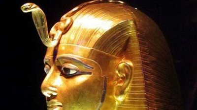 صُنع من الذهب واللازورد.. المتحف المصري بالتحرير يعرض القناع الذهبي الجنائزي للملك بسوسنس الأول