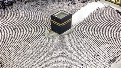 الشيخ السديس: كل أئمة الحرم لهم برامج صحية.. وأمشي 2 كم يوميا استعدادًا للتلاوة | فيديو