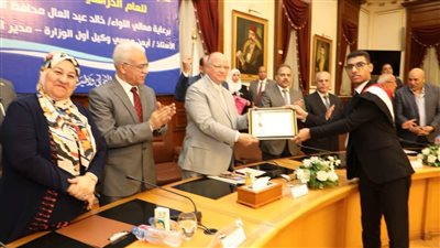 محافظ القاهرة ومدير المديرية يشهدان حفل تكريم أوائل الثانوية العامة | صور 