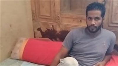 إصابة عمل.. شاب يستغيث لفصله من مصنع شهير بحلوان: رموني في الشارع بعد خدمة 20 سنة| بث مباشر 