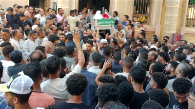 ضحايا لقمة العيش.. حزن وبكاء خلال تشييع جثامين 3 عمال من الفيوم ضحايا انقلاب ميكروباص بطريق الفرافرة